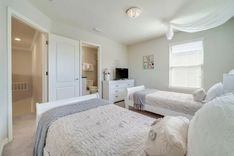 Erin's Windsor at Westside Vacation Home