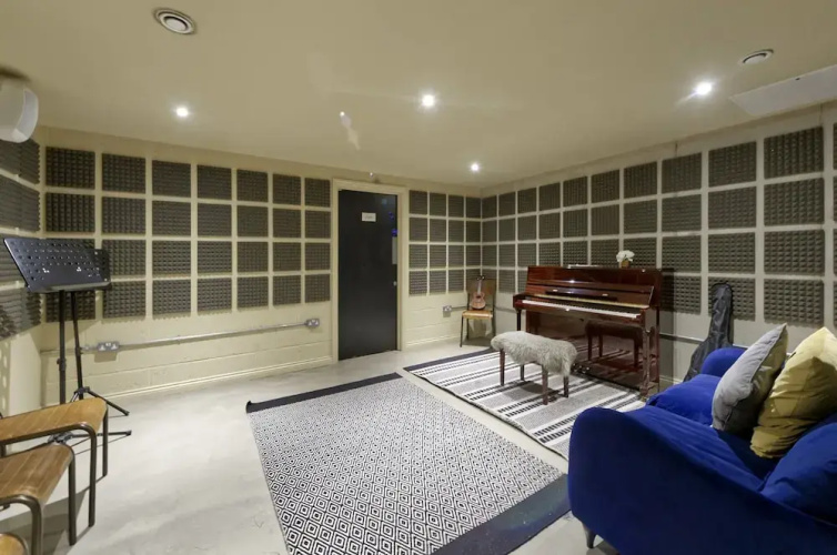 Comfort in Hammersmith Student Studio