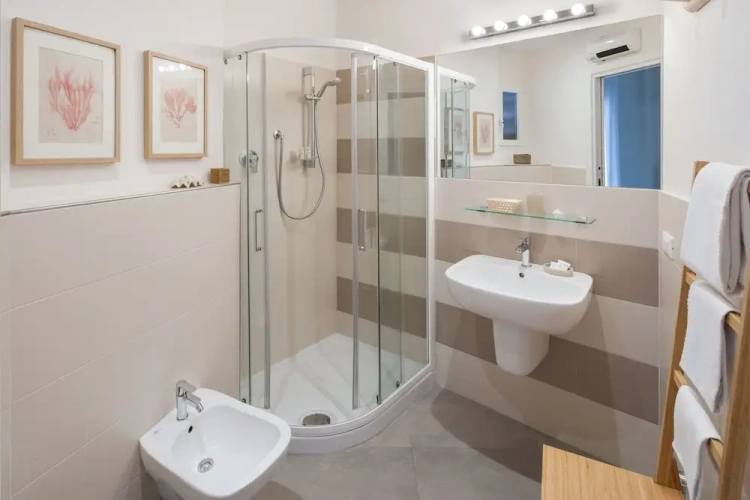Comfort Single room with balcony and with land view