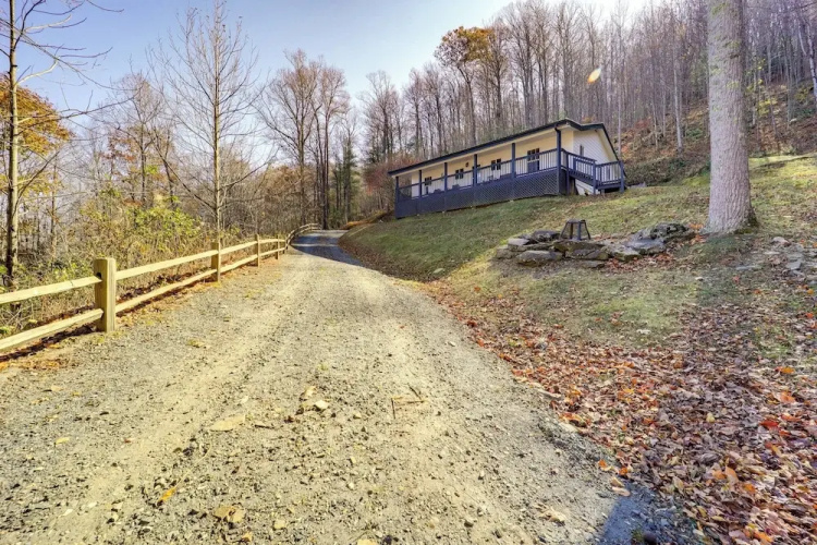 Pet-friendly Cabin w/ Fire Pit in Spruce Pine!