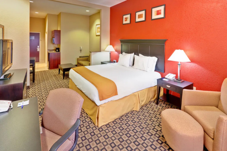 Holiday Inn Express & Suites Clinton
