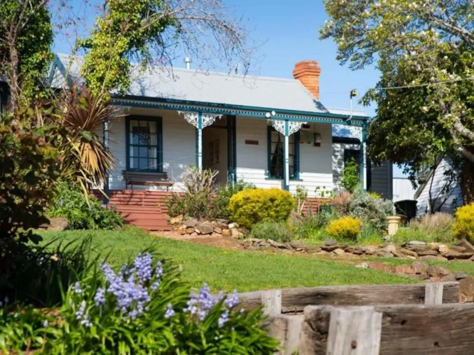 2 Bedrooms Cottage