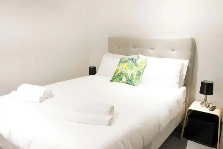 Modern + Spacious 2bd/2bath - Stunning City Views!