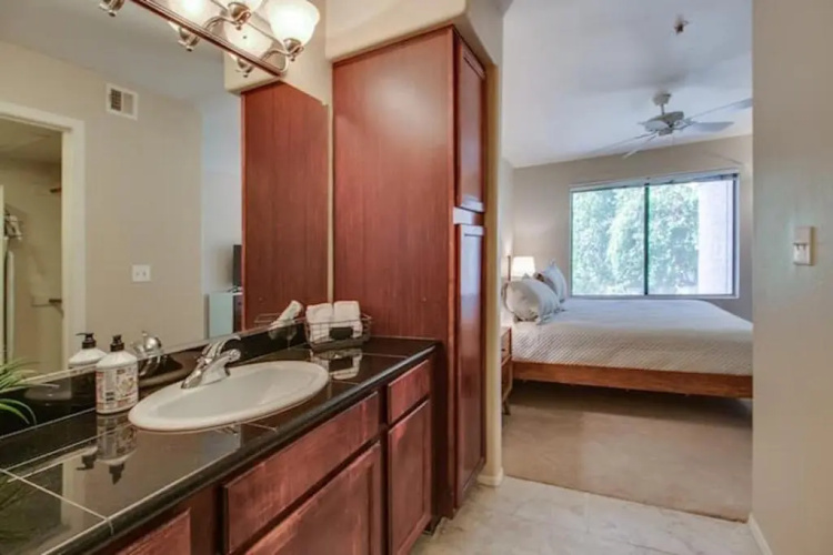 Luxury Paradise Valley Condo, Complete Remodel!