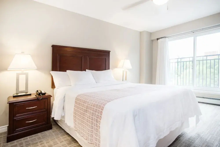 Canterra Suites Hotel