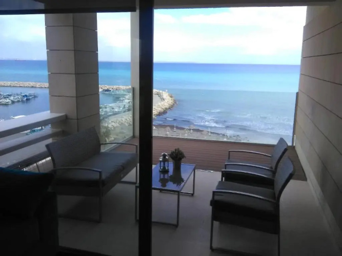 Lazuli Beachfront Apartment 254