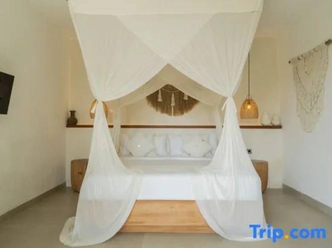 2 Bedrooms Villa