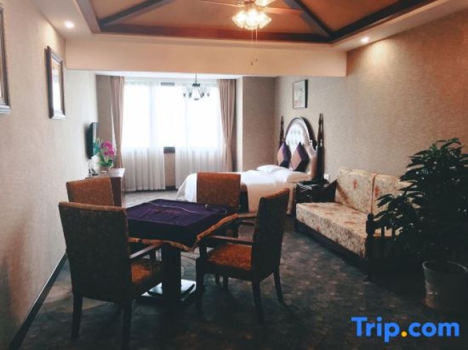 Deluxe Quadruple Family Suite