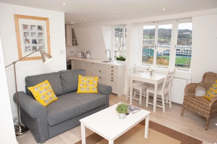 1 Bedroom Apartment With Views in Bath