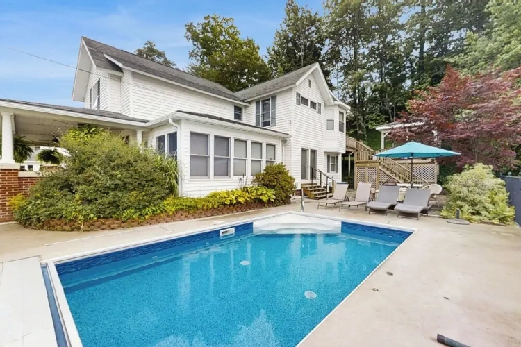 5 Bedrooms Cottage