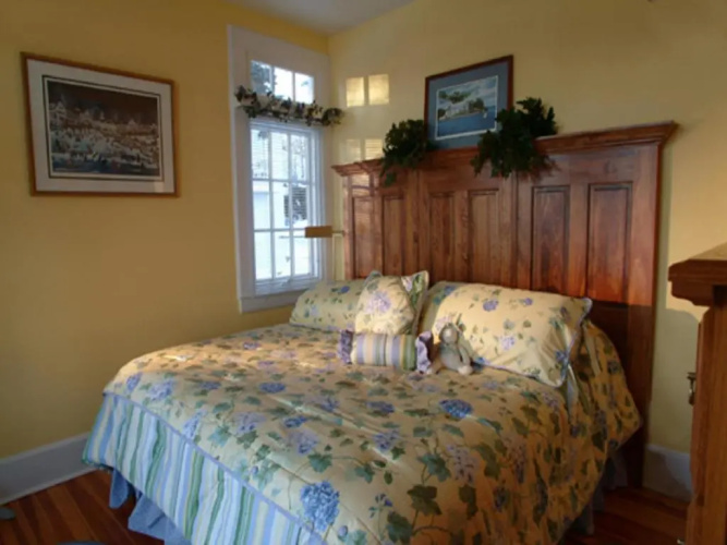 Boathouse Waterfront Lodging
