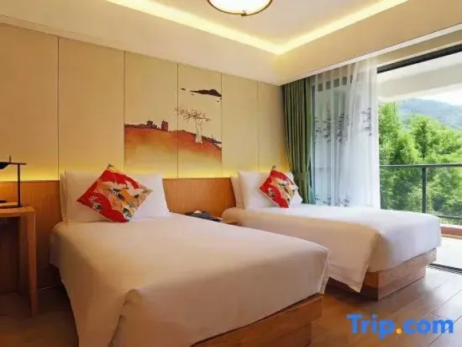 2 Bedrooms Double Suite with garden view