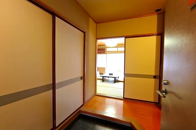 Economy room