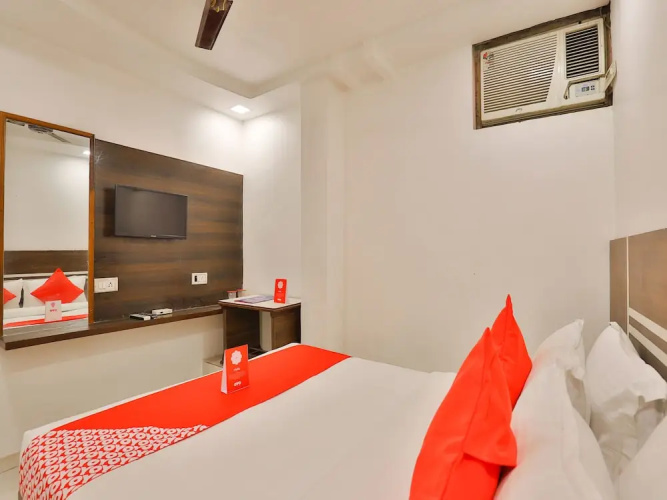 OYO 13141 Aniket Inn