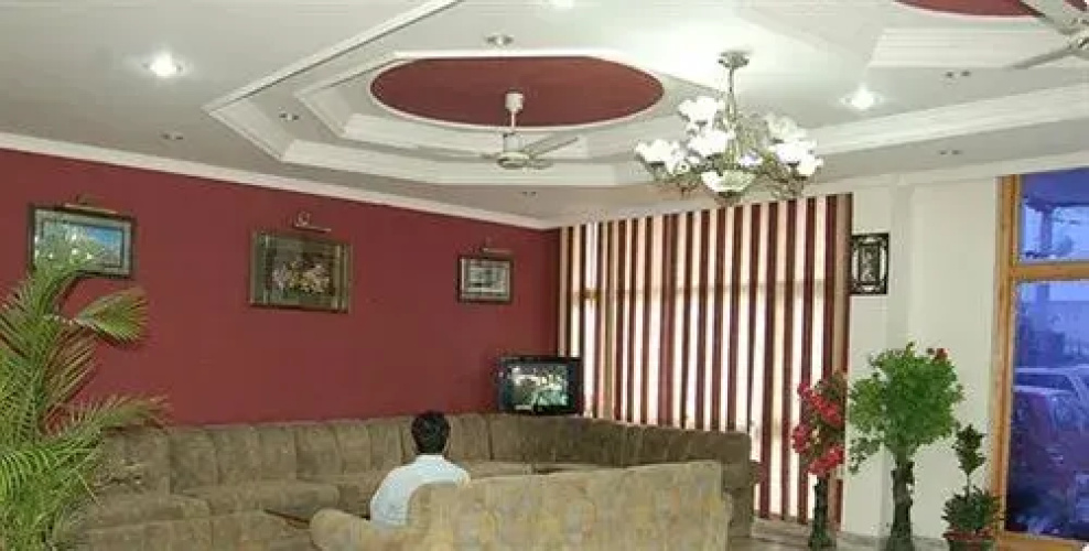 Oyo 13326 Gupta Palace