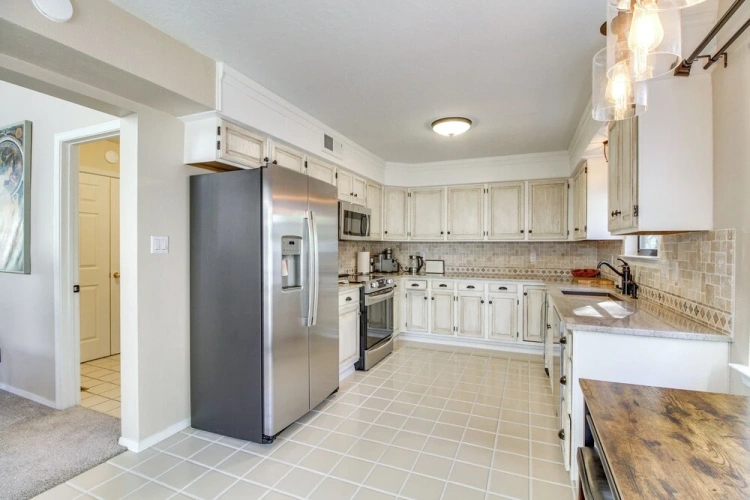 3 Bedrooms Apartment