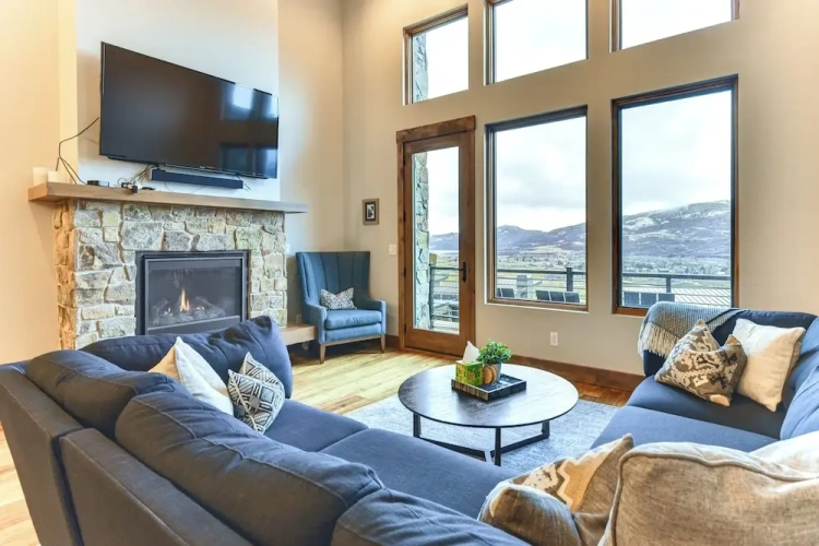 3 Bedrooms Apartment
