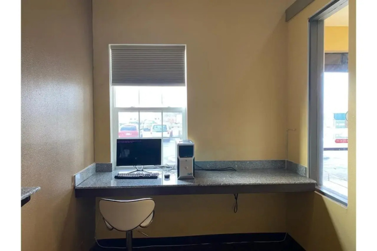 Super 8 by Wyndham Fort Wayne