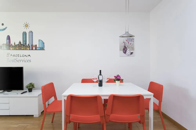 1317 - Modern Forum Apartment