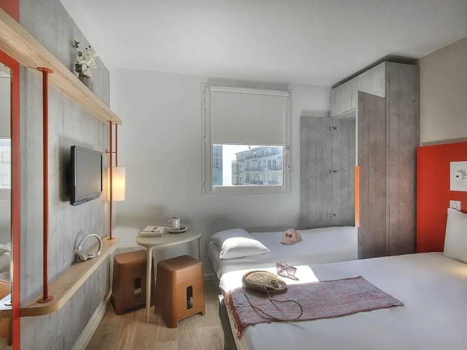 Standard Triple room