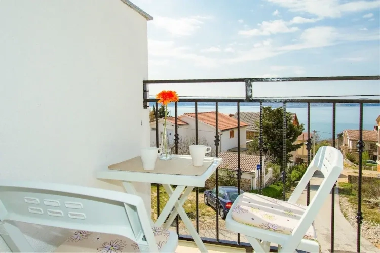 Apartment with balcony