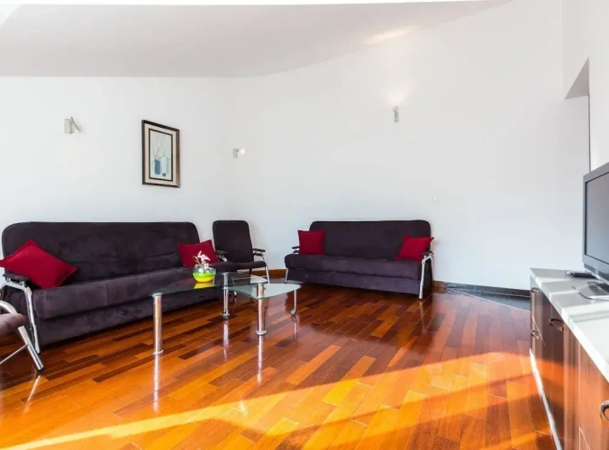 2 Bedrooms Classic Apartment