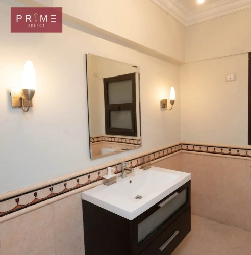 4 Bedrooms Apartment