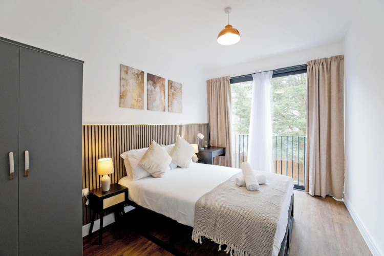 3 Bedrooms Apartment