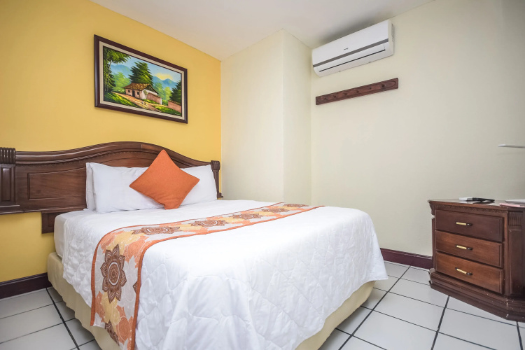 Berlor Airport Inn