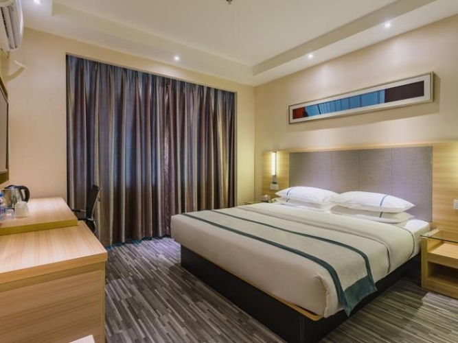 Standard Double room with city view