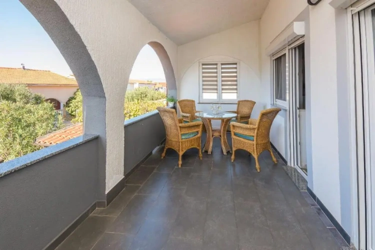2 Bedrooms Apartment