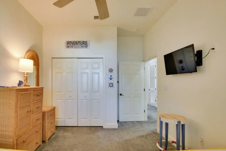 Spacious Palm Coast Condo: Balcony, Beach Access!