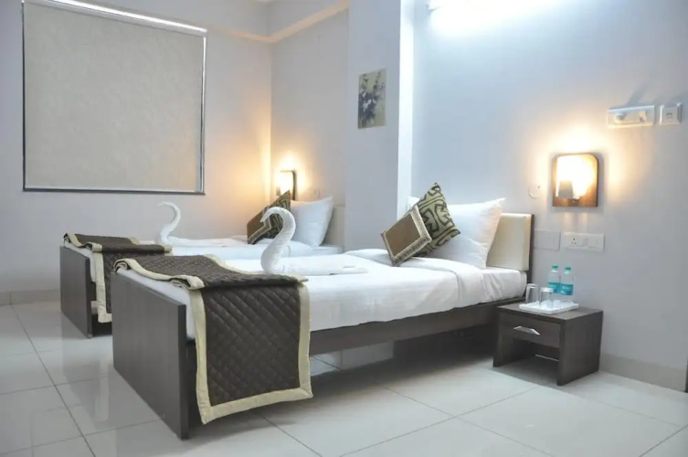 Hotel R K Palace