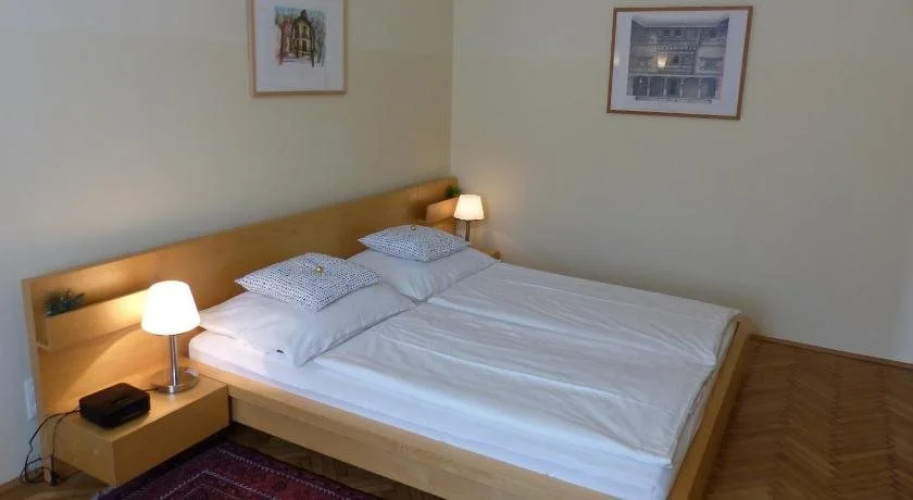 Stadtnest Bed  Breakfast