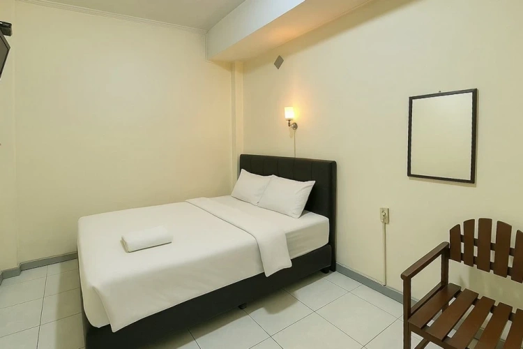 Standard Sextuple Family room