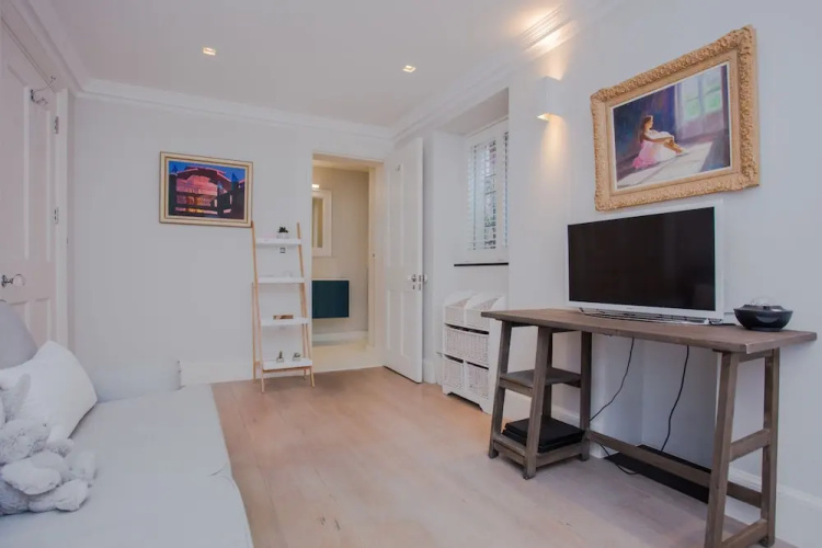 Exquisite Cadogan Square Knightsbridge Apartment