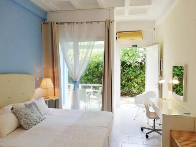 Triple Studio with garden view
