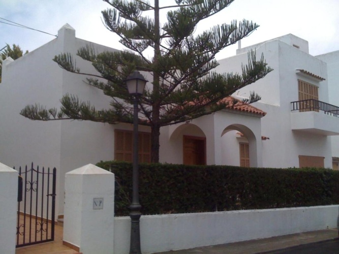 3 Bedrooms Apartment