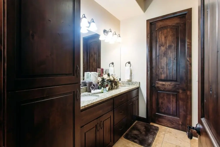 4 Bedrooms Cottage