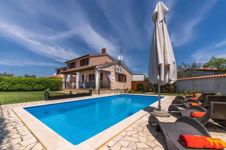 3 Bedrooms Cottage