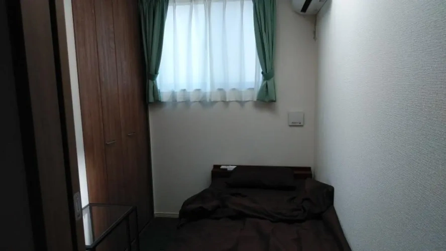 Standard Triple room with street view