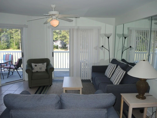 2307m 1 Bedroom Condo by RedAwning