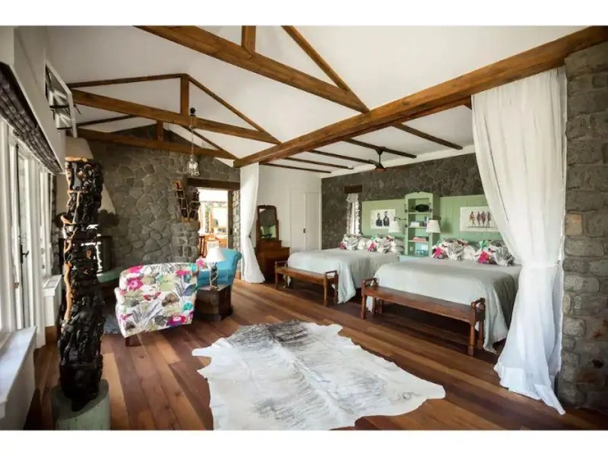 Sextuple Cottage