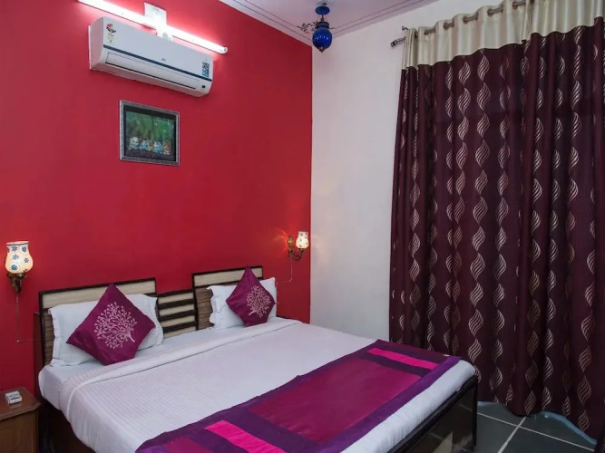 FabHotel Everest International