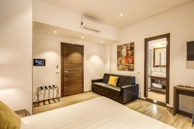 Standard Triple room