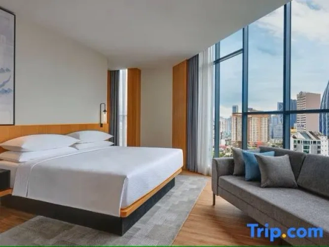 Suite with city view