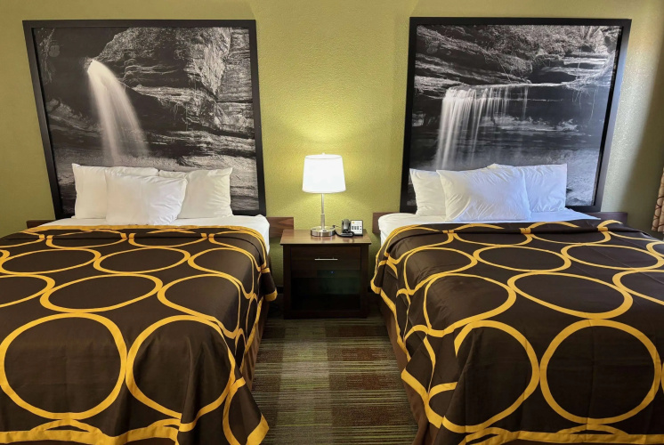 Super 8 by Wyndham Lincoln