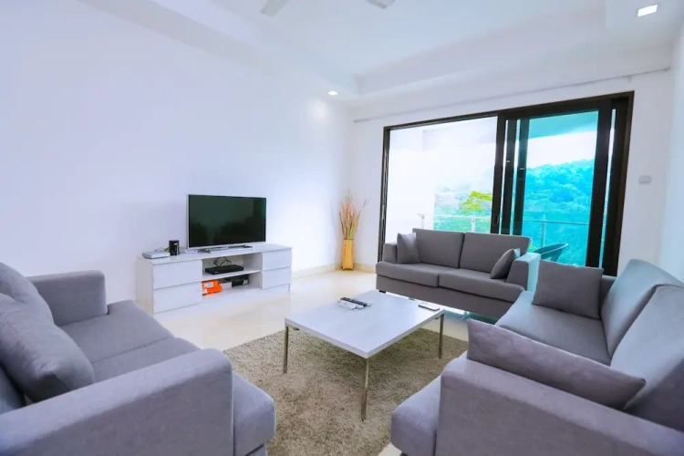 3 Bedrooms Deluxe Suite with balcony and with city view