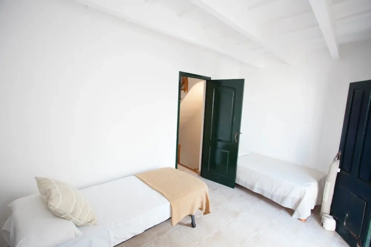 4 Bedrooms Apartment