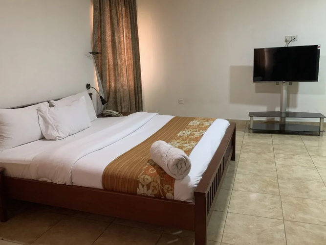 Foster Inn -Asake